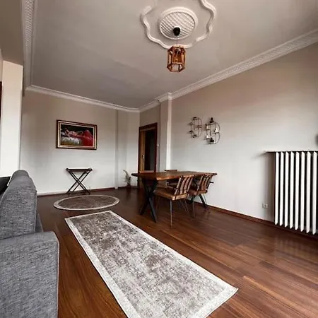 Cosy With Bosphorus View, 2br Apartment *